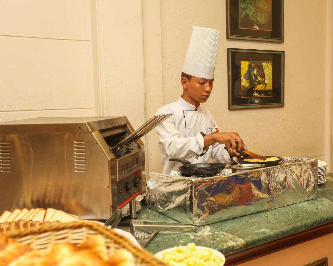 Grand Hotel Катманду Екстериор снимка