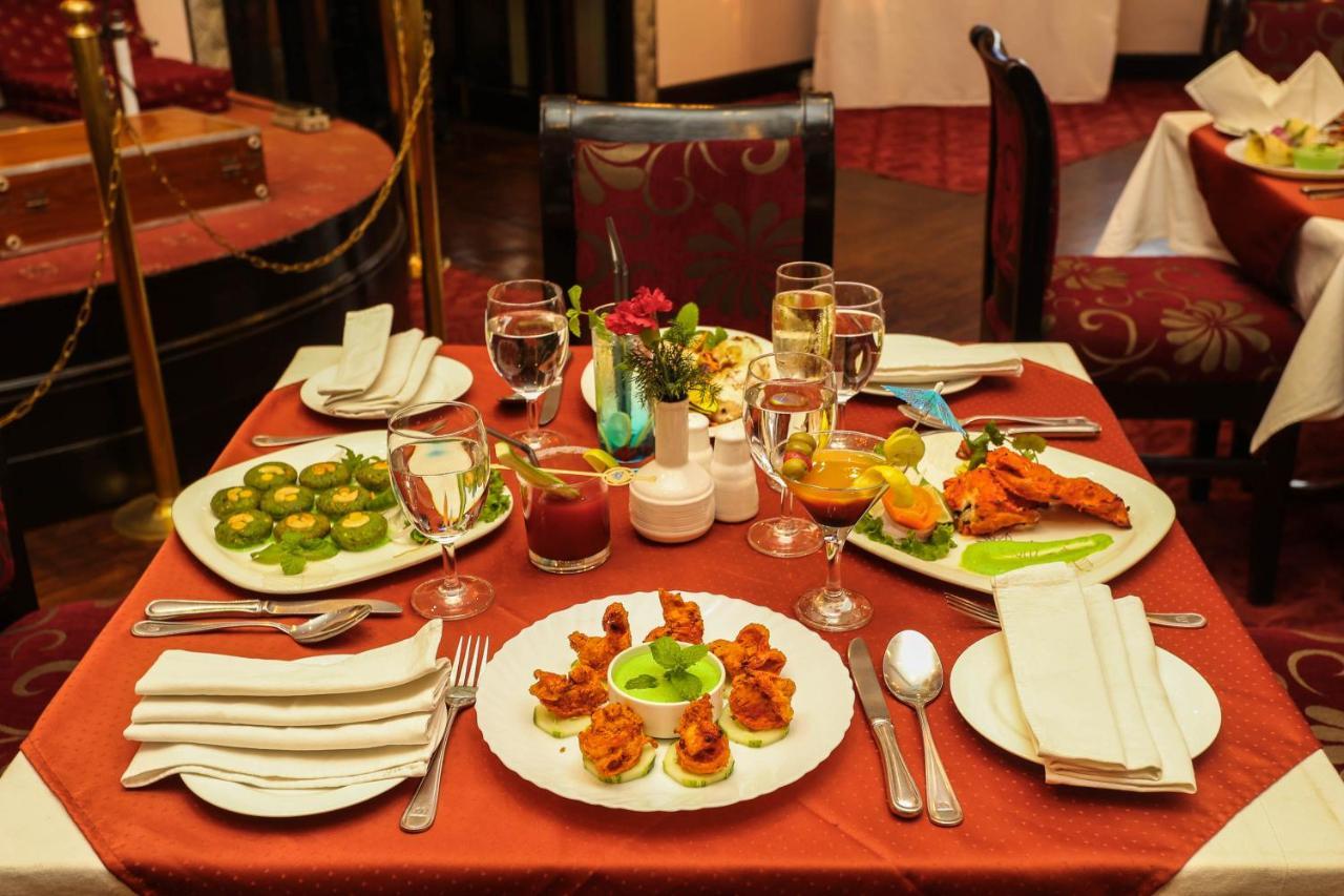 Grand Hotel Катманду Екстериор снимка