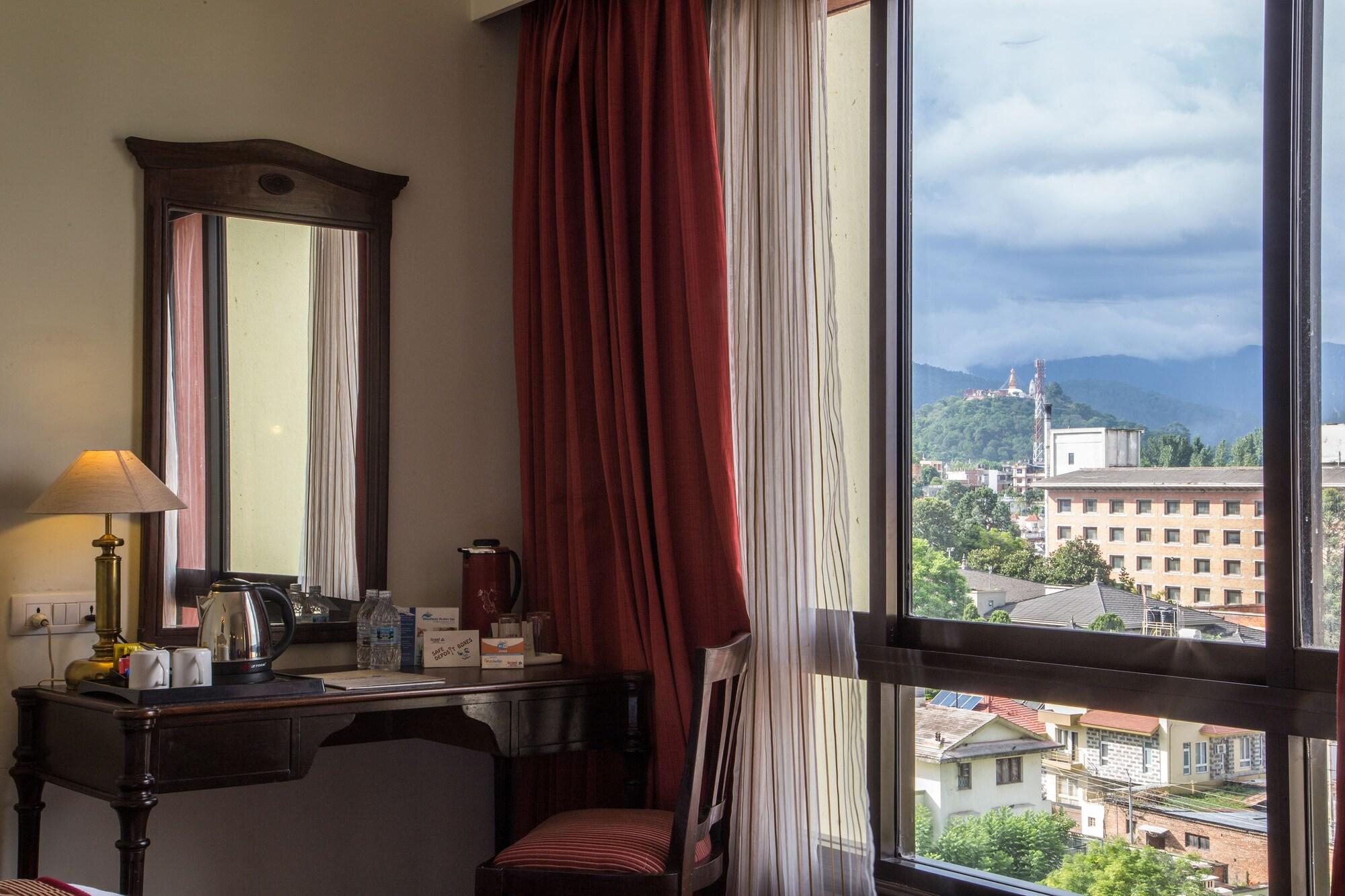 Grand Hotel Катманду Екстериор снимка