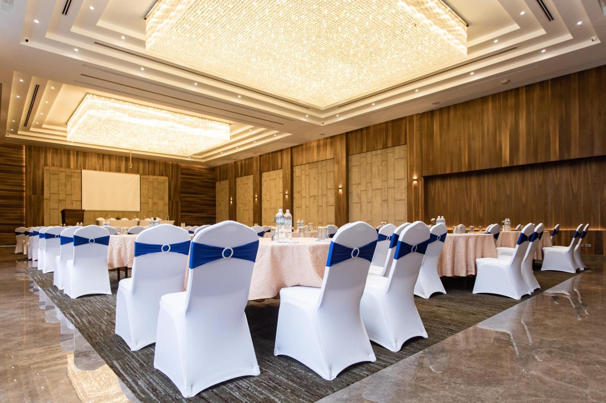 Grand Hotel Катманду Екстериор снимка