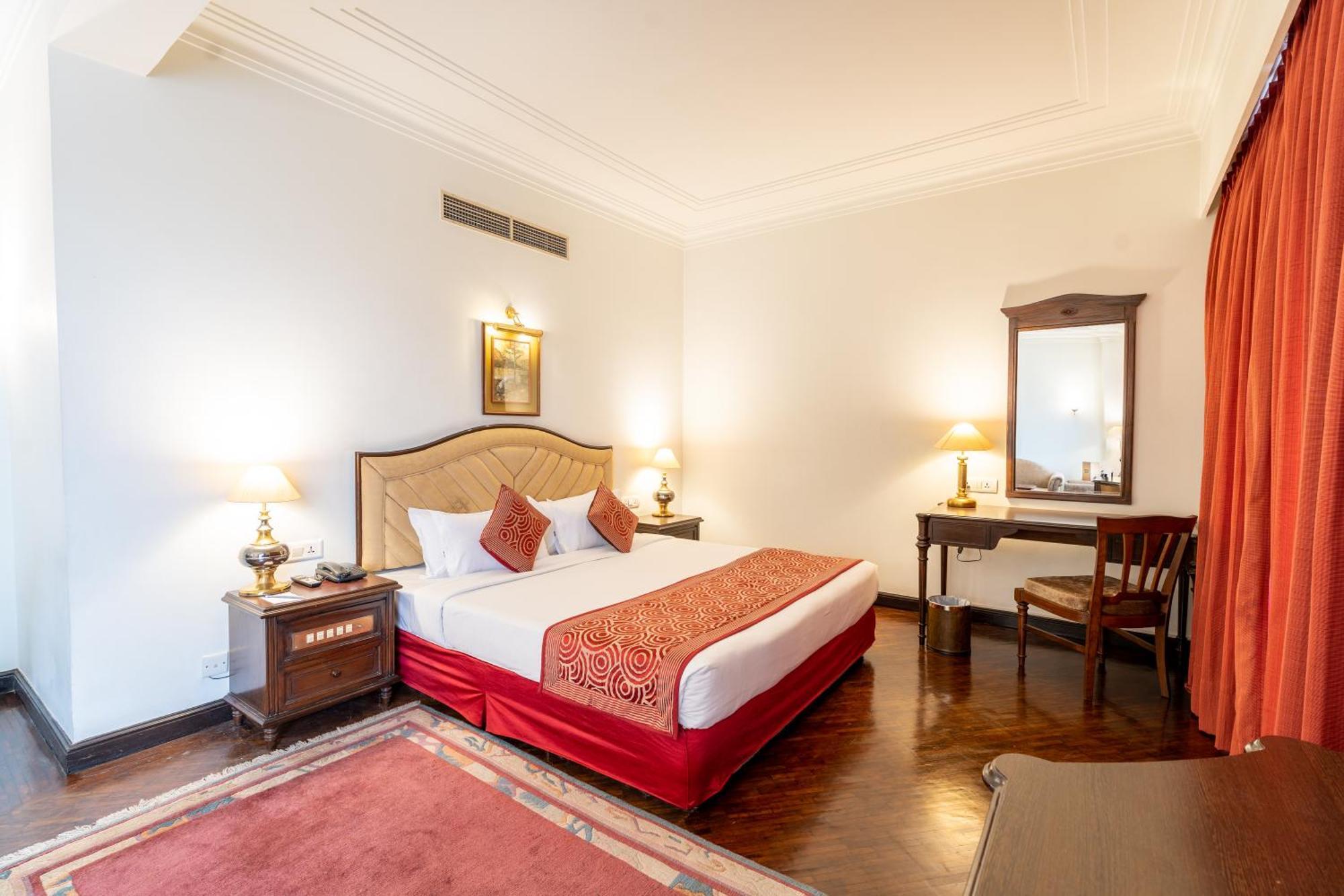 Grand Hotel Катманду Екстериор снимка