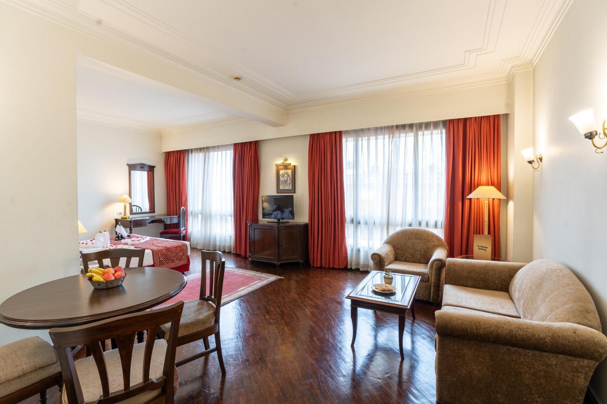 Grand Hotel Катманду Екстериор снимка