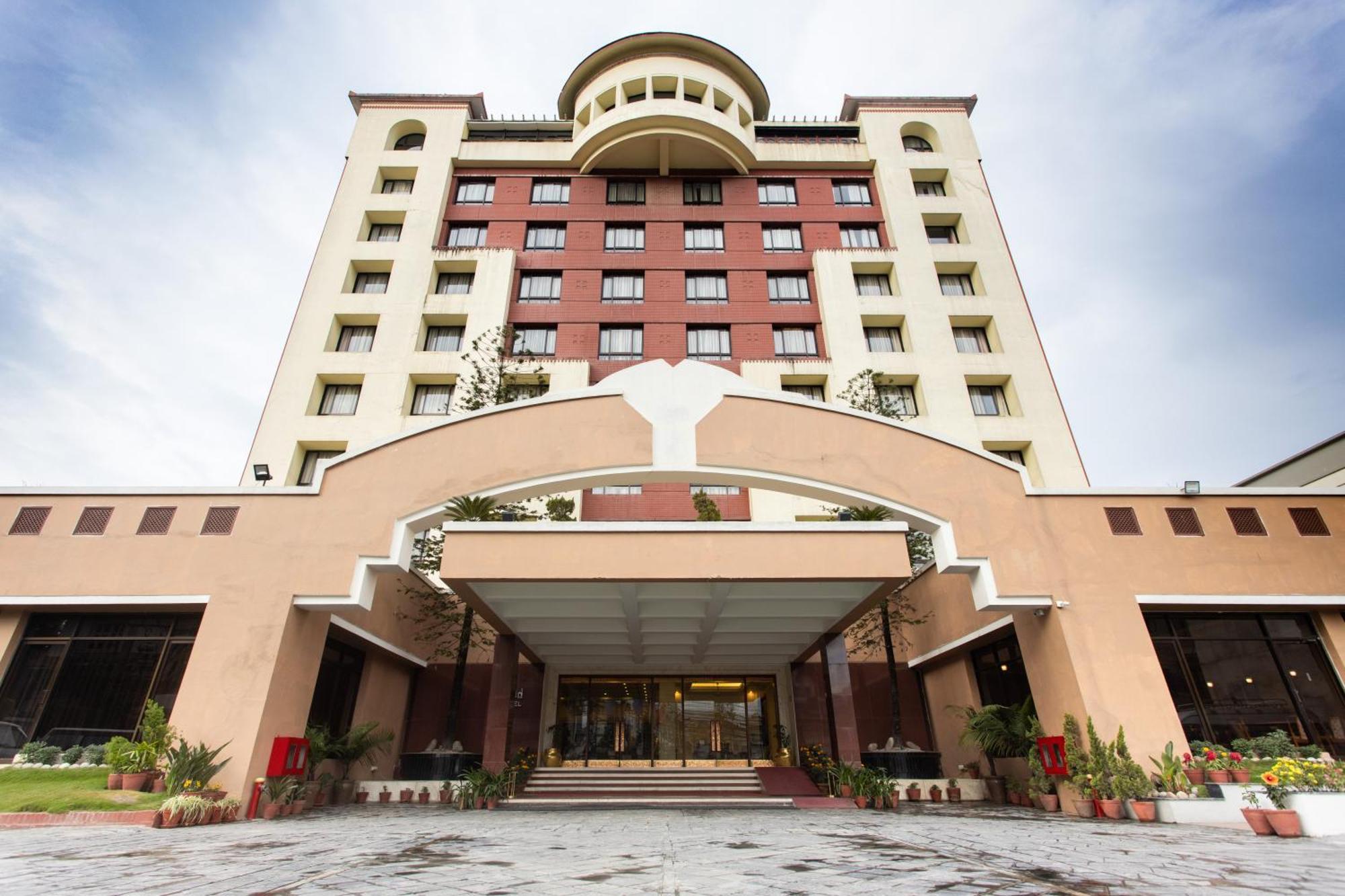 Grand Hotel Катманду Екстериор снимка
