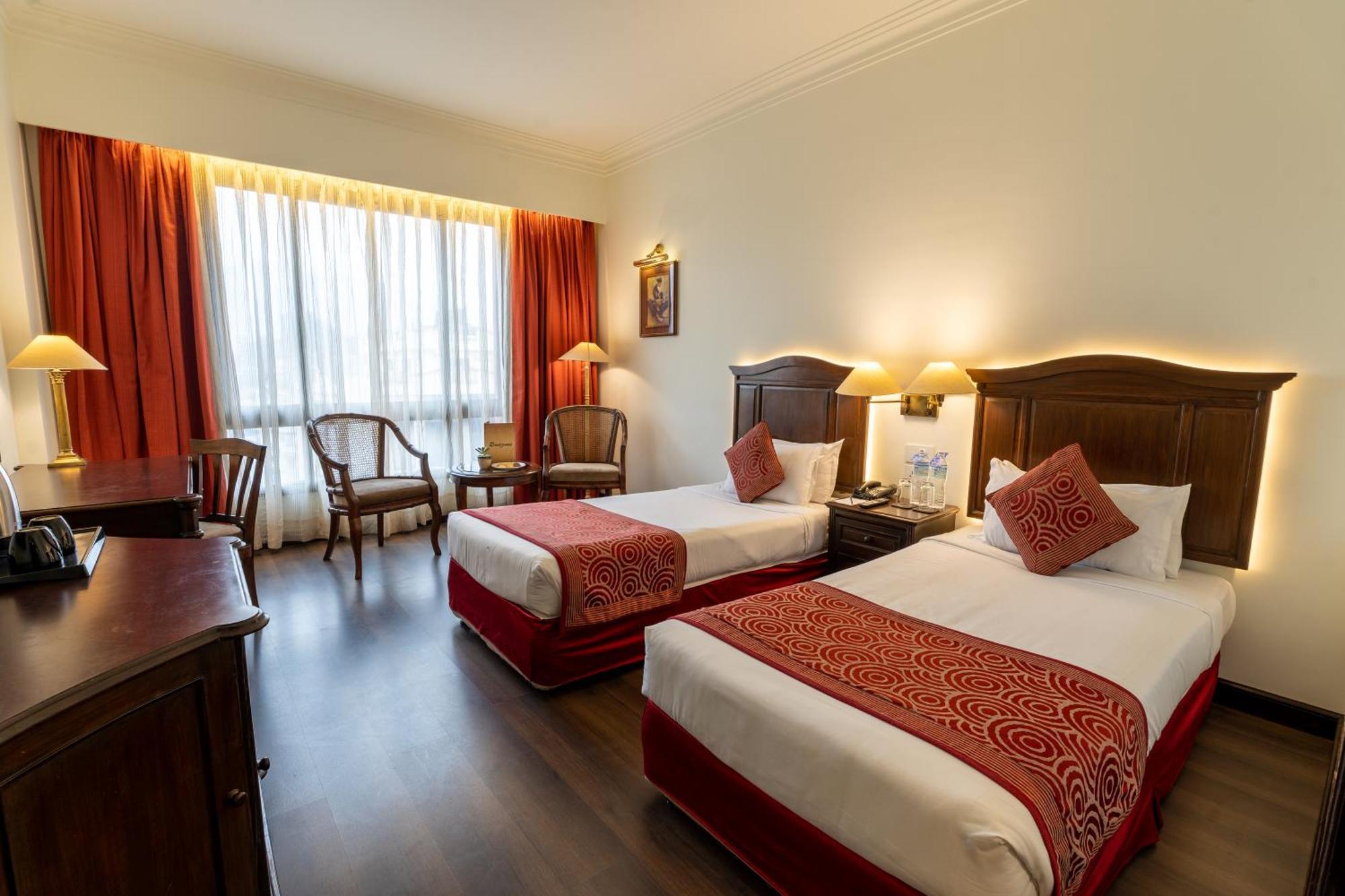 Grand Hotel Катманду Екстериор снимка